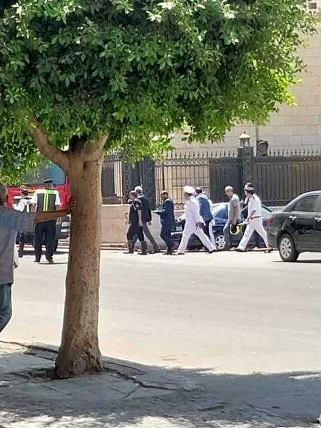 وصول محافظ القاهرة لمعاينة حريق مبنى وزارة الأوقاف