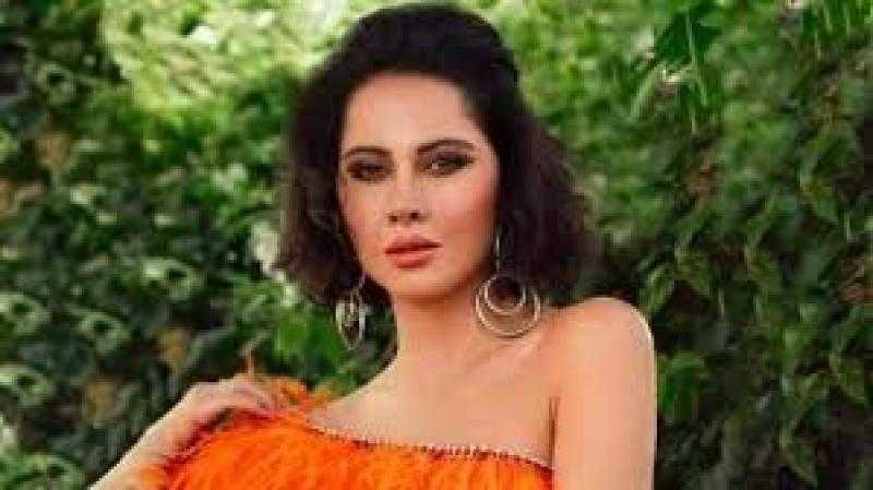 ببطن مكشوف.. ياسمين رئيس تثير الجدل على السوشيال ميديا