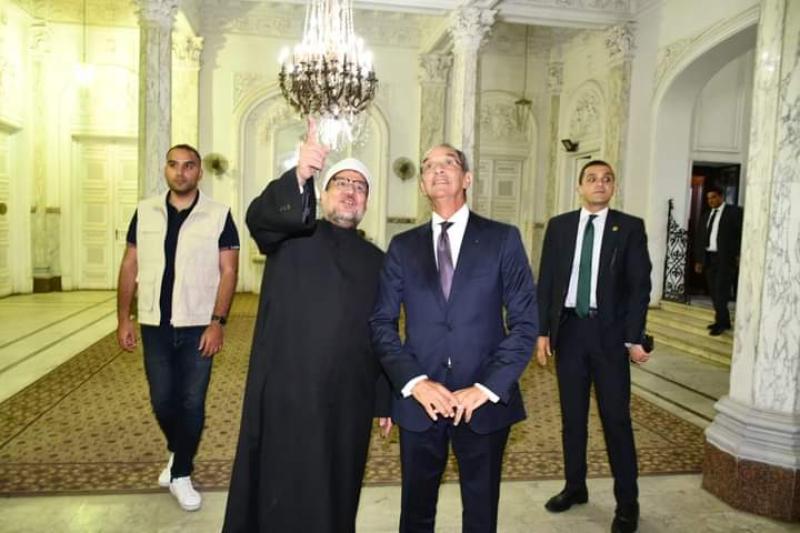 وزير الأوقاف ووزير الاتصالات 