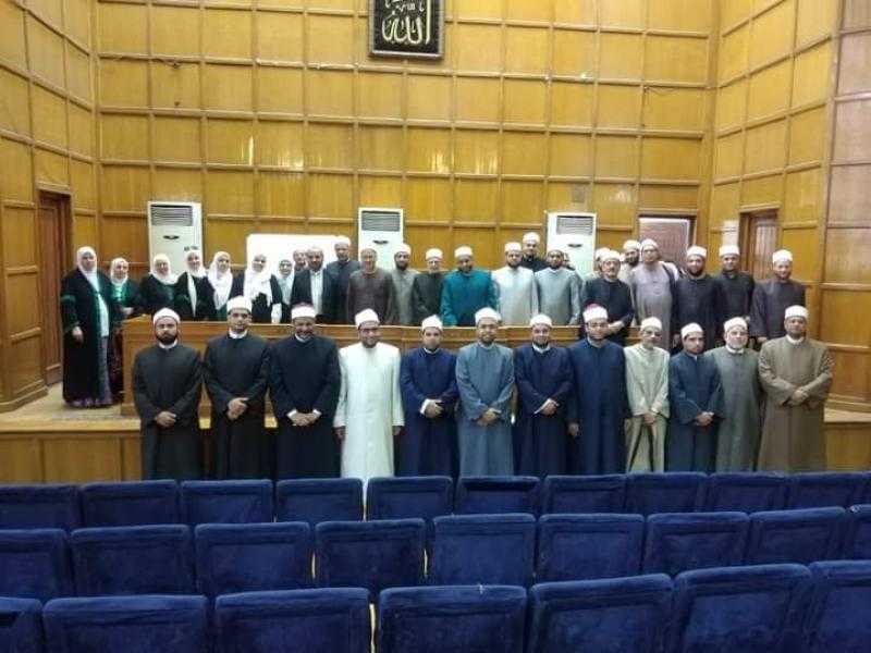 لنشر الفكر الوسطي.. استمرار دورة اللغة العربية لأئمة وواعظات (قادة فكر) بـ 3 محافظات