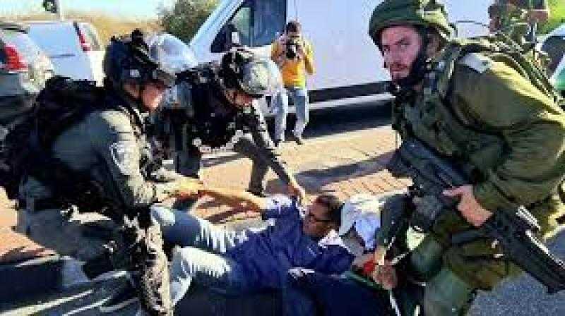 الاحتلال الإسرائيلي يعتقل 8 فلسطينيين ويأخذ قياسات منزل منفذ عملية ”تل أبيب” تمهيدا لنسفه