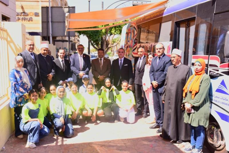 فريق هيئة الرقابة النووية والإشعاعية يتفقد مكتبة مصر العامة بالأقصر