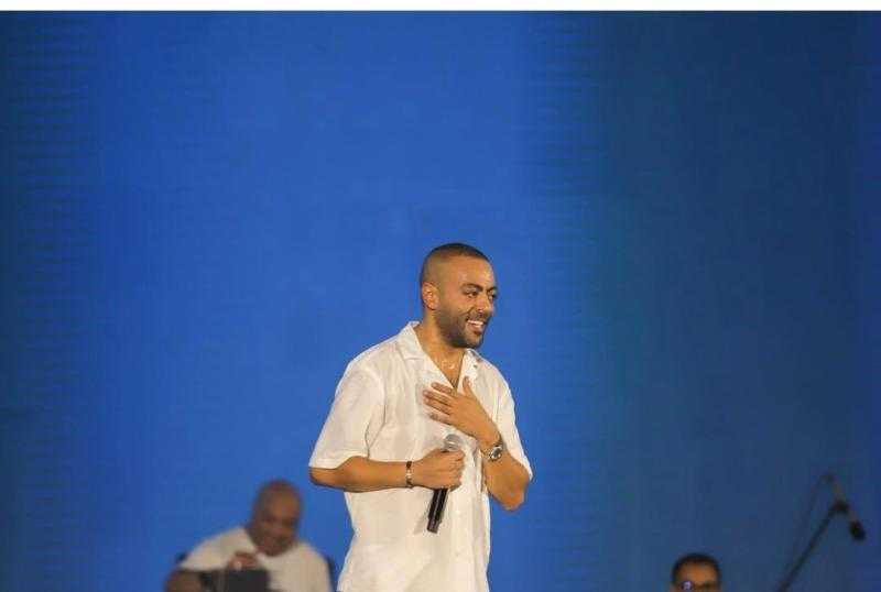 نجاح مُبهر لحفل تامر عاشور بالعلمين والجمهور يشيد به ويضعه في صدارة التريند