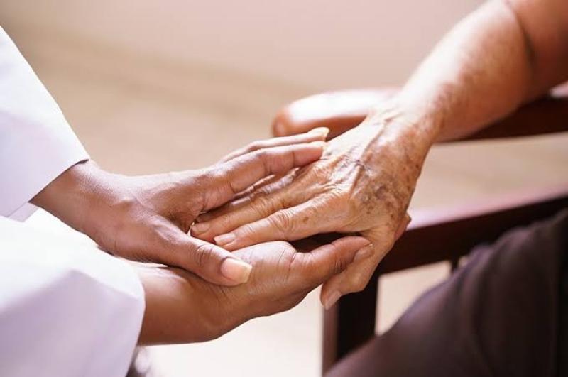 ما حكم منع الزوج زوجته من زيارة أهلها؟.. الإفتاء توضح