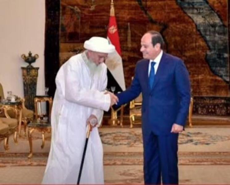 السيسي يمنح سلطان البهرة وشاح النيل تقديرا لجهوده في مصر