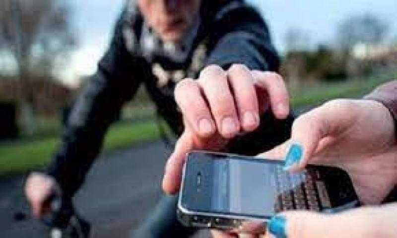 «حرامية التليفونات».. سقوط عصابة سرقة الهواتف بالمطرية