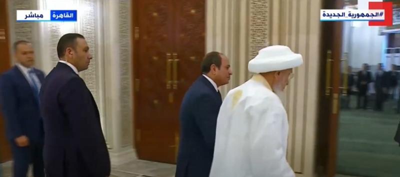 الرئيس السيسي يتفقد أعمال تطوير مسجد السيدة نفيسة.. «فيديو»