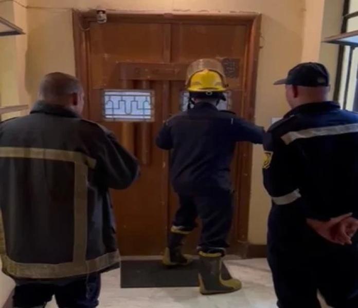 «الحقوني».. استجابة قوة أمنية لإنقاذ مسنة احتجزت داخل شقتها وعجزت عن فتح الباب