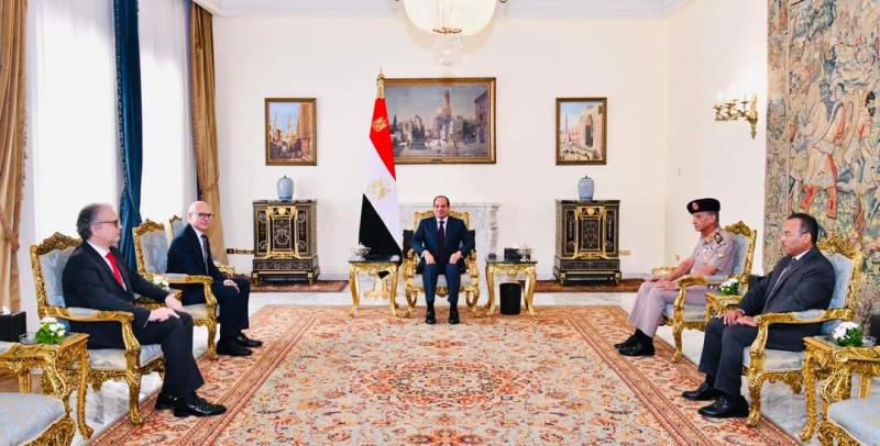 أثناء اللقاء 