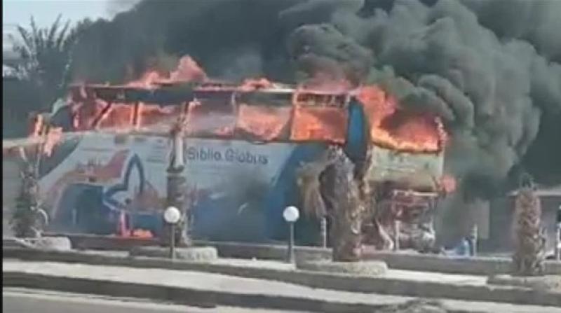 انتداب المعمل الجنائي لمعرفة أسباب حريق أتوبيس نقل ركاب بالغردقة