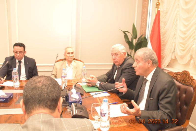وزيرا التموين والزراعة ط