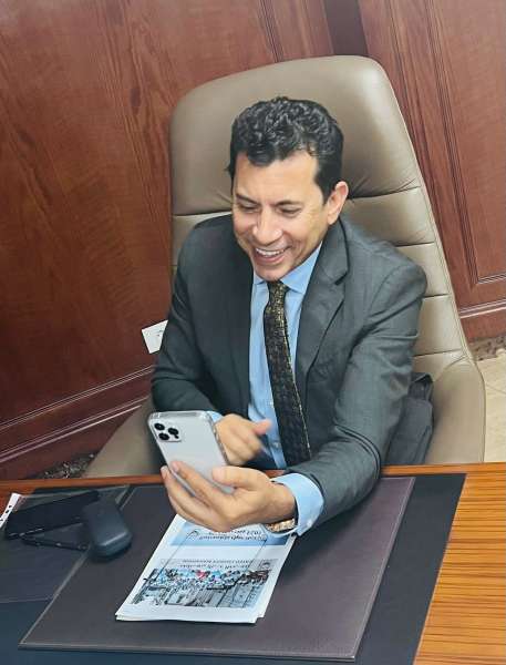 وزير الرياضة يهنئ أحفاد الفراعنة