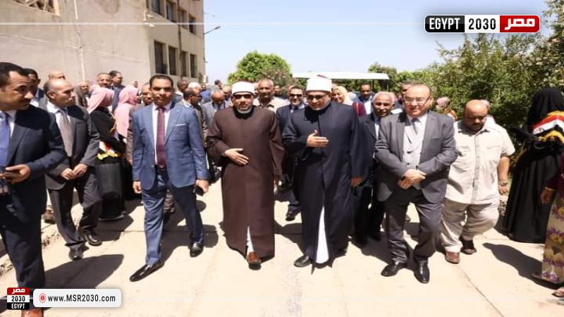 رئيس جامعة الأزهر خلال الزيارة