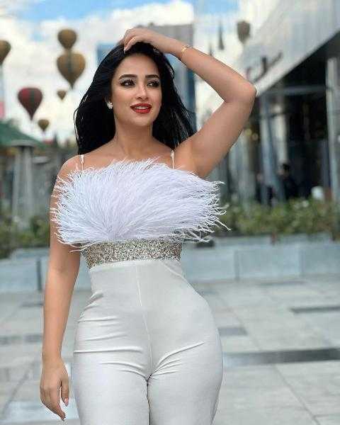 بإطلالة مختلفة.. دعاء حكم تخطف الأنظار في أحدث ظهور