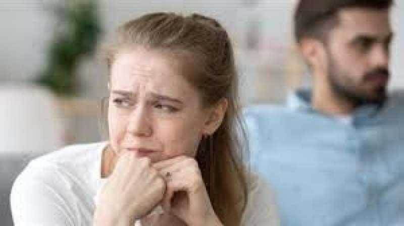 امرأة أمام محكمة الأسرة .. «زوجى سرق 300 ألف جنيه ميراثي من والدي للزواج من غيري»