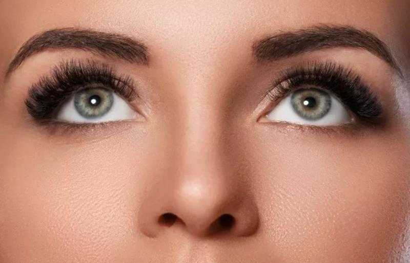 أفضل أنواع الرموش الطبيعية للعروس والتوقيت المناسب لتركيبها