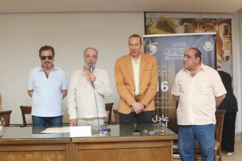 محمد رياض يشيد بأداء المدربين  في ورش مهرجان المسرح