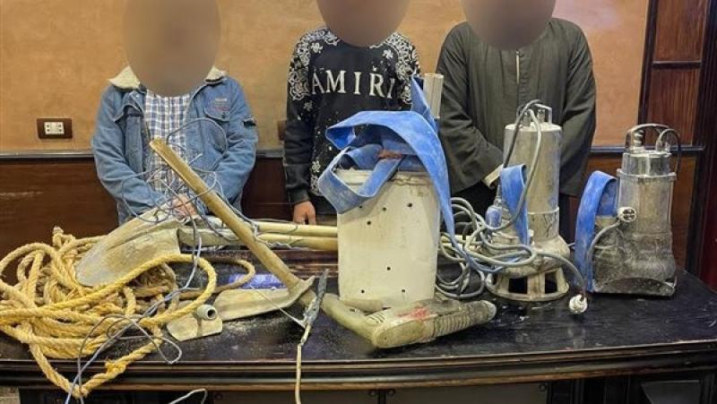 القبض على 3 أشخاص أثناء التنقيب عن الآثار داخل عقار بالقاهرة