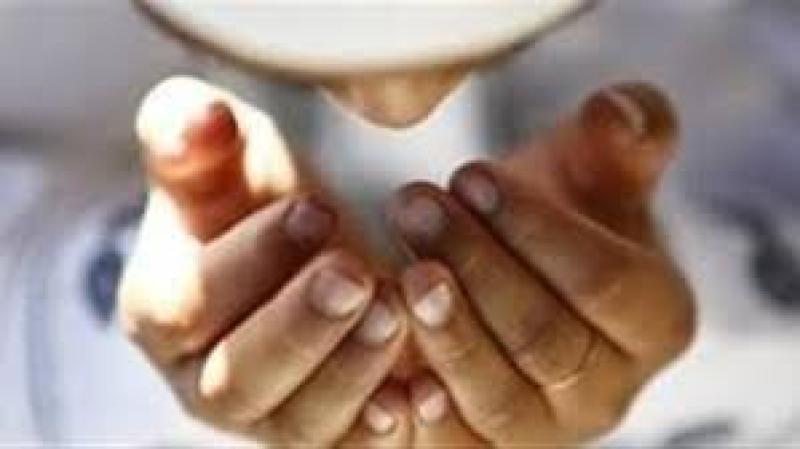 ما حكم مسح الوجه باليدين عقب الدعاء؟