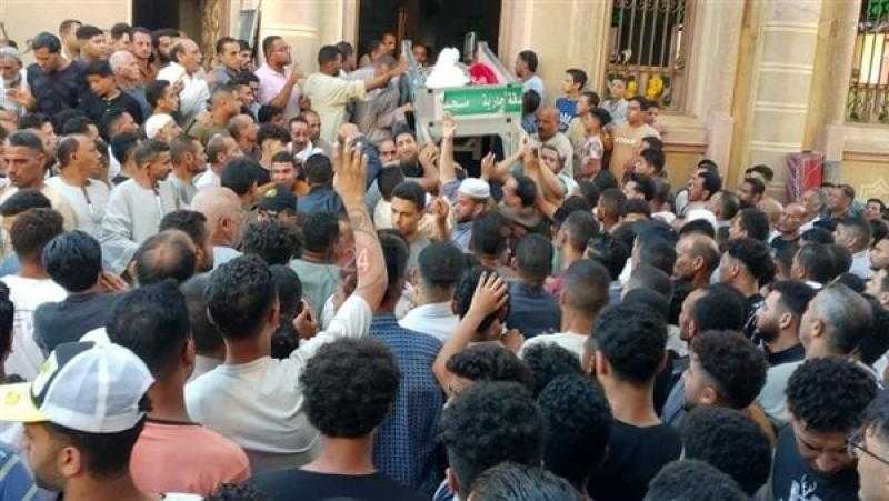 تشييع جثامين 3 عمال بالفيوم لقوا مصرعهم في انقلاب ميكروباص بطريق الفرافرة