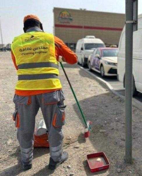 دبي تعلن تغيير اسم مهنة عامل النظافة إلى «مهندس النظافة»