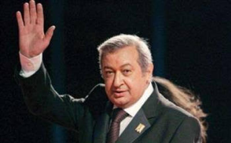 ذكرى وفاة نور الشريف.. محطات في حياة «آخر الرجال المحترمين»