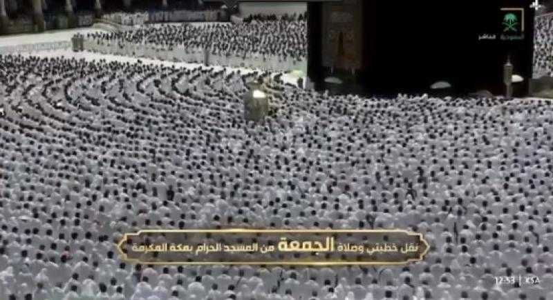 شاهد.. ماهر المعيقلي يتعرض لإعياء خلال صلاة الجمعة بالحرمين والسديس يستكمل بدلًا منه