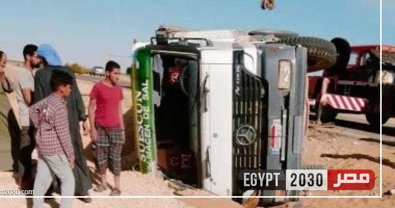 إصابة سائق في انقلاب سيارة على طريق أسيوط الغربي