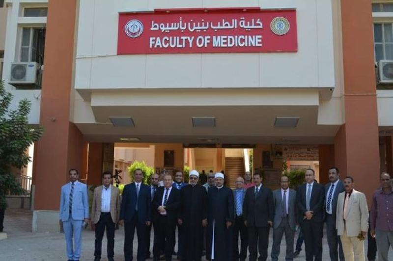 رئيس جامعة الأزهر خلال الزيارة