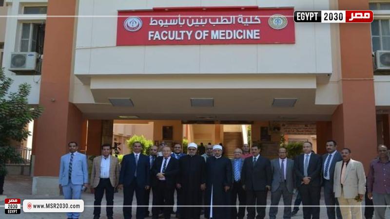 رئيس جامعة الأزهر خلال الزيارة