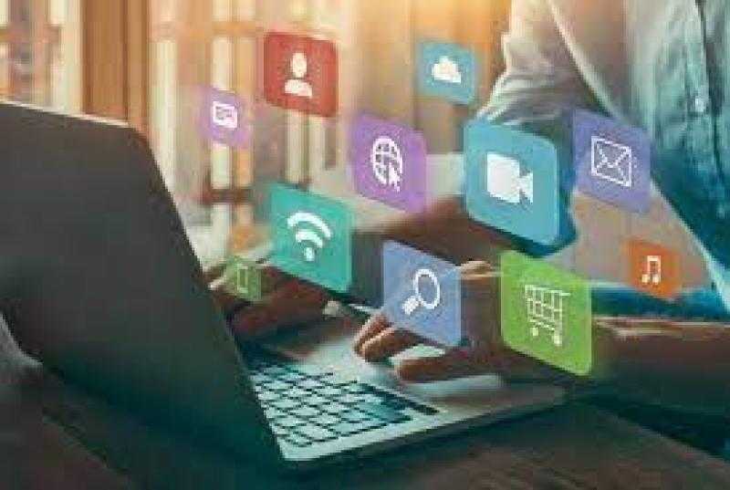 ”الاحصاء”: 89 % من الشباب في مصر يستخدمون الإنترنت