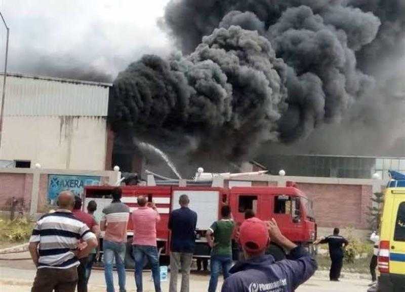 حريق هائل في مصنع أثاث بالقطامية