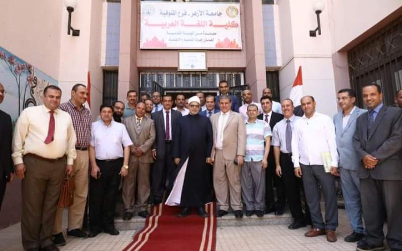 الدكتور سلامة داود خلال جولته