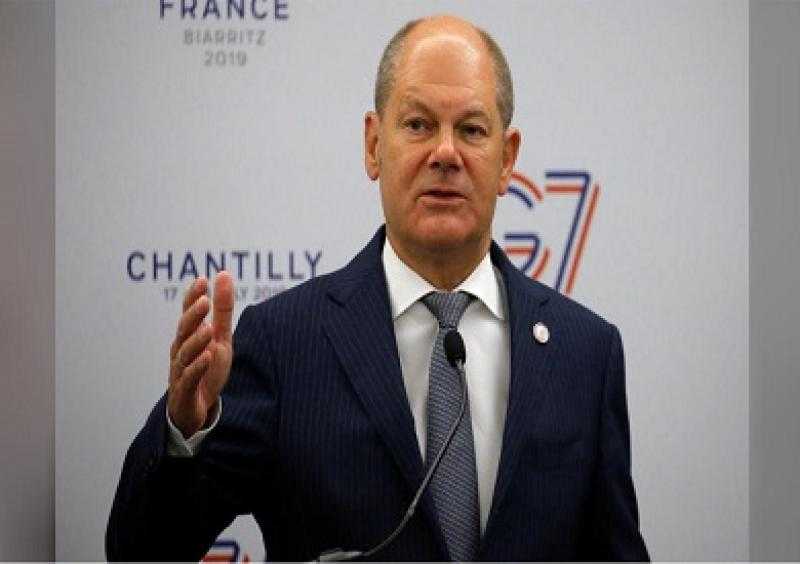 المستشار الألماني يدافع عن وضع بلاده كمقر اقتصادي