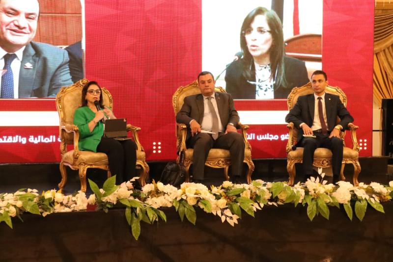 وزارة الرياضة تستعرض الطموحات الاقتصادية للتنمية الشاملة والمستدامة