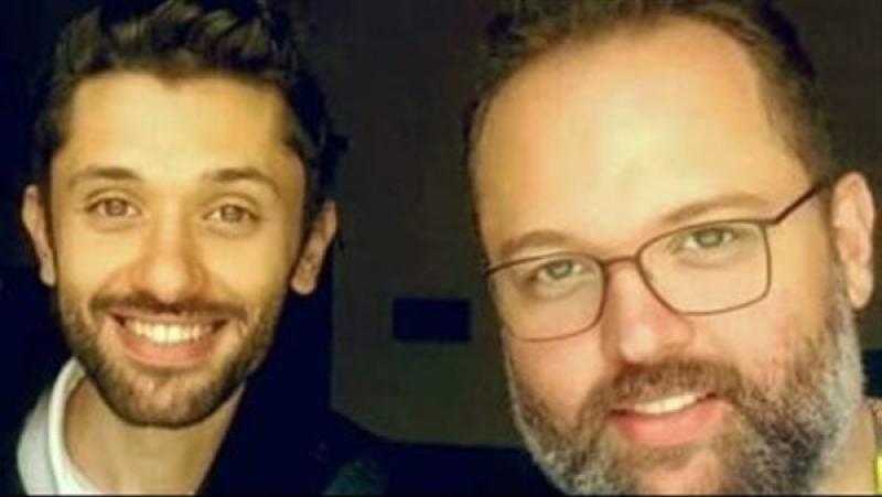 بطريقة كوميدية.. كريم محمود عبدالعزيز يحتفل بعيد ميلاد شقيقه