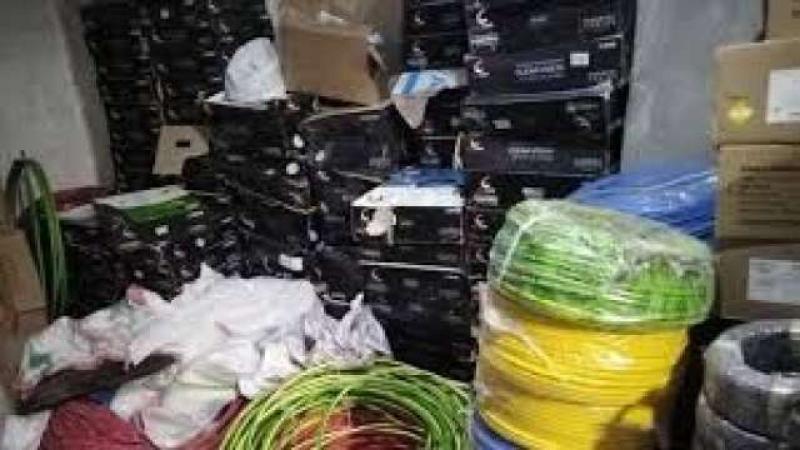 الأسلاك مجهولة المصدر