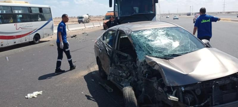 إصابة شاب في حادث انقلاب سيارة بطريق الواحات