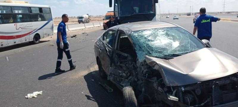 إصابة 6 أشخاص في حادث تصادم سيارتين أعلى المحور
