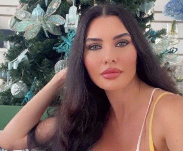 لاميتا فرنجية بإطلالة جريئة ومثيرة في أحدث ظهور