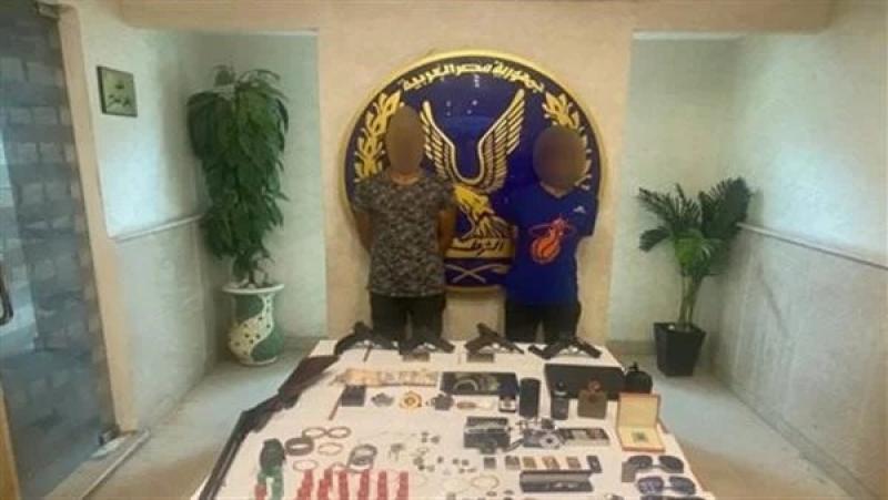 تجديد حبس شخصين بتهمة سرقة منزل أحد المواطنين بالتجمع الخامس