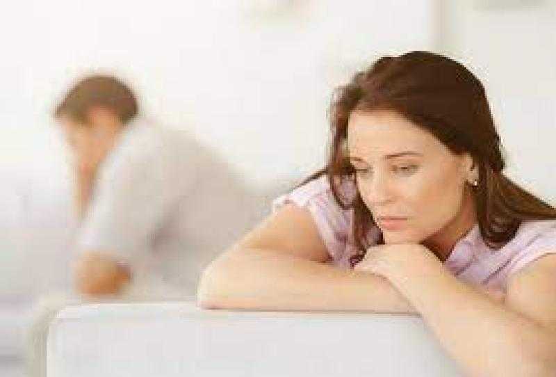 «نحمده» تطلب خلع زوجها: «بينام بعيد عني»