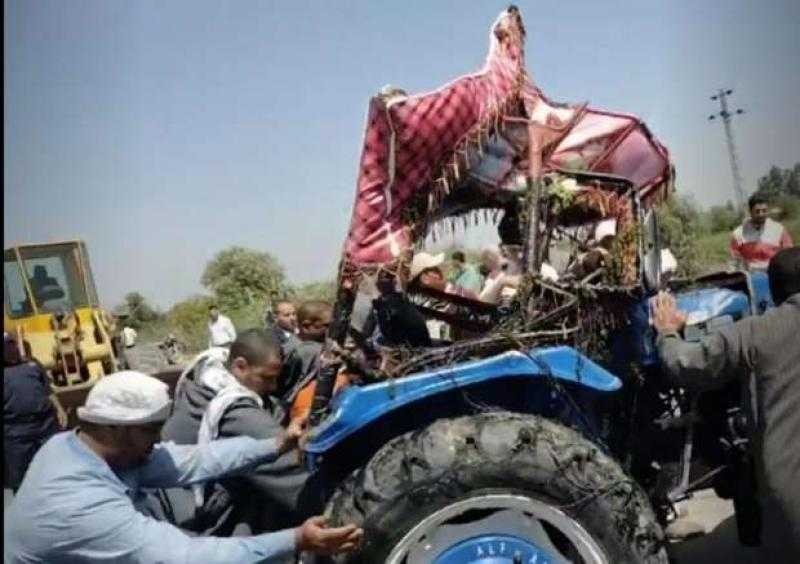 إصابة شخص في تصادم سيارتين نقل وجرار زراعي على طريق أسيوط الغربي