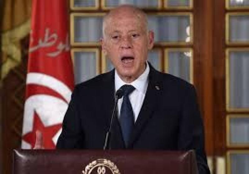 الرئيس التونسي يدعو إلى تطبيق القانون على ”مختلقي” الأزمات لتأجيج الأوضاع الاقتصادية والاجتماعية