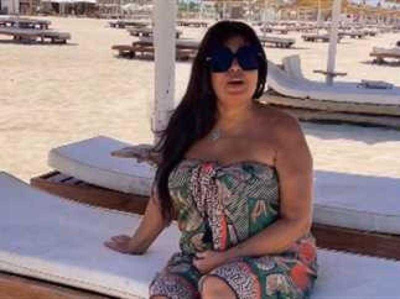 فيفي عبده: «أنا صغيرة وعندي 25 سنة وبنصح جمهوري يلتزم بالصلاة»