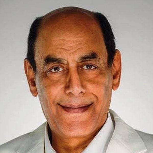 أحمد بدير يكشف لـ«مصر 2030» حقيقة مرضه.. خاص