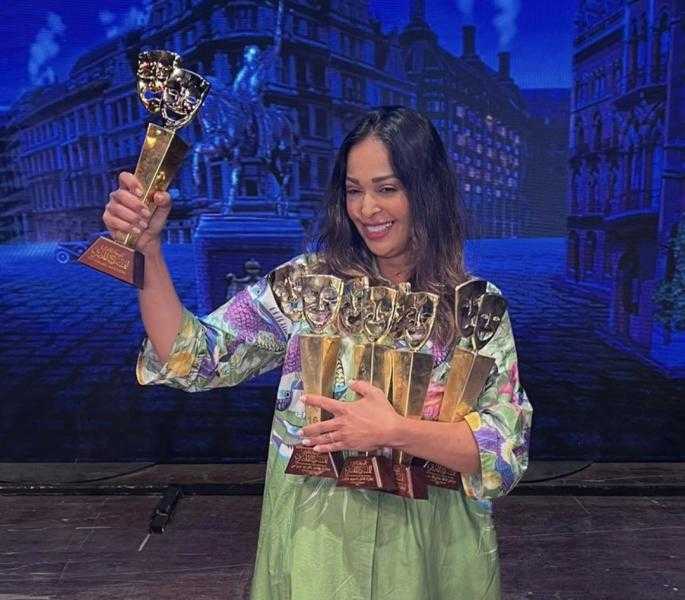 داليا البحيري تحتفل بجوائز مسرحية «سيدتي أنا»