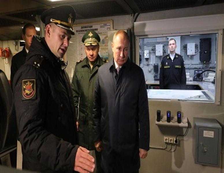 بوتين يتفقد مقر قيادة العملية العسكرية في أوكرانيا