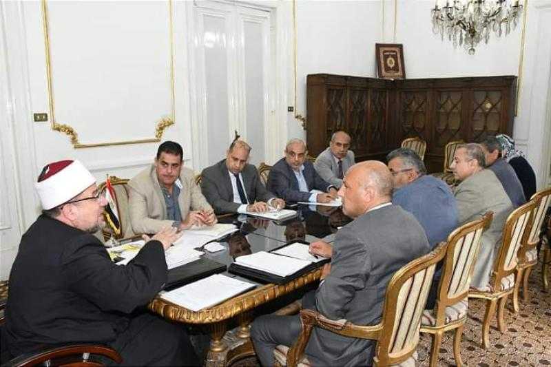 مختار جمعة يجتمع بقيادات هيئة الأوقاف المصرية