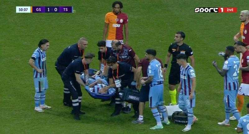 «خرج على نقالة».. إصابة قوية لتريريجيه في مباراة طرابزون وجالاتا سراي بالدوري